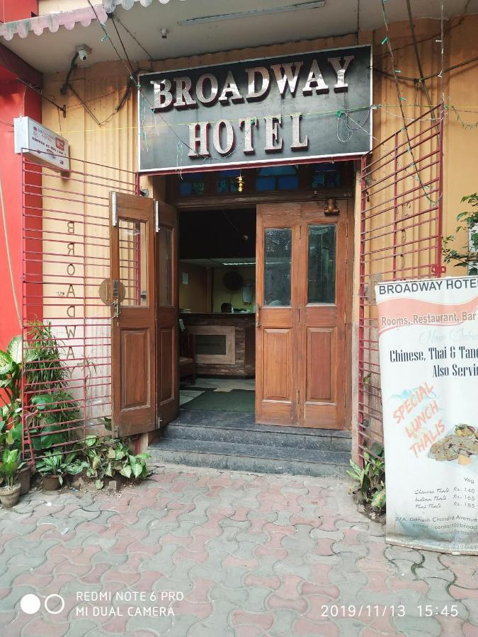 Broadway Hotel Kolkata Exterior photo